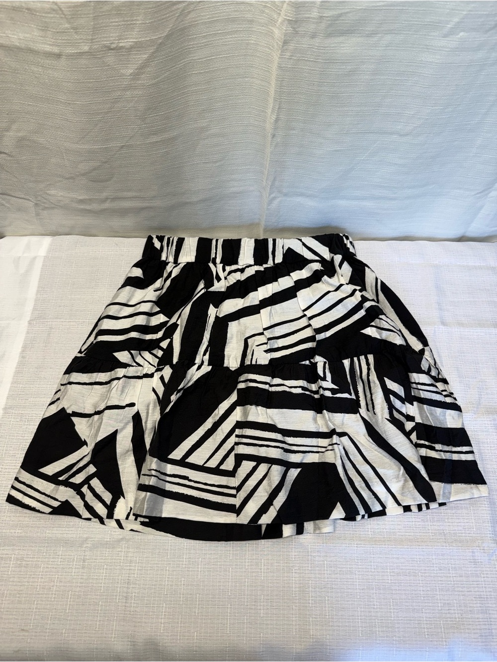 NWT Banana Republic Black White Abstract Print Tiered Skirt Sz Small Pockets